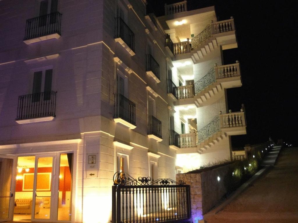 Hotel Madonna Delle Grazie Ceglie Messapica Exterior foto
